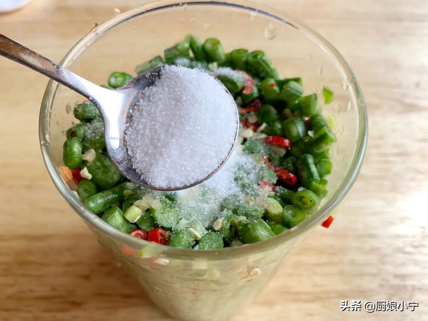 腌菜一天就能吃,腌菜里的亚硝酸多久才能减少