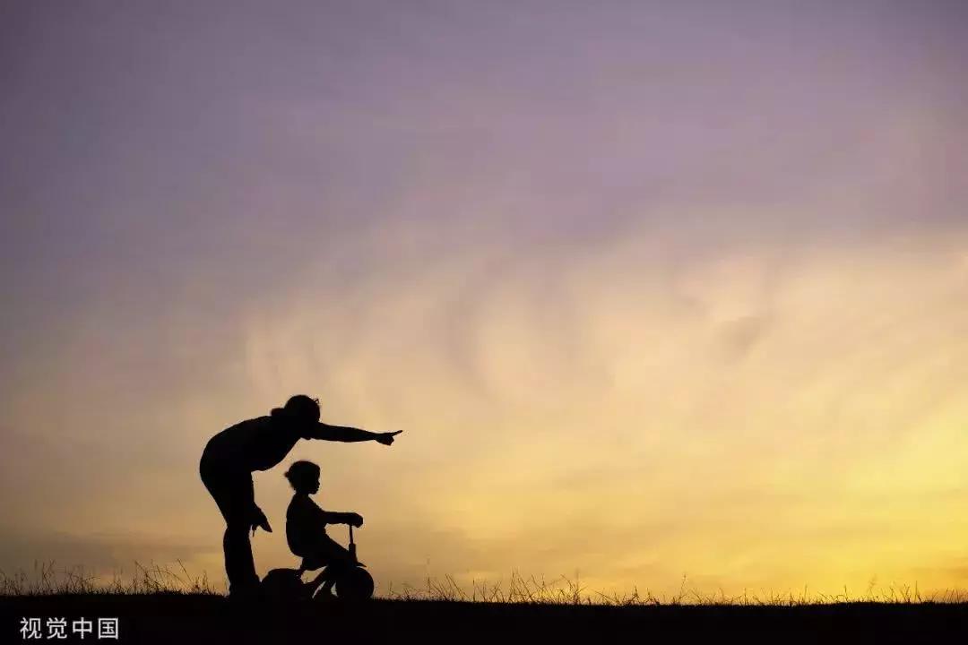 年轻女孩副业开情趣用品店遇奇葩，渣男一个月带17个女生光顾