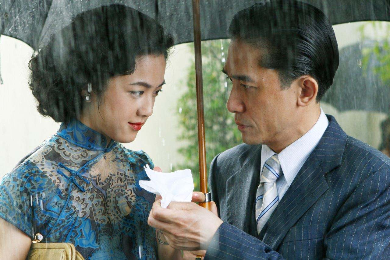 男人是喜欢女人化妆还是素颜,男人是喜欢女人装傻还是真傻