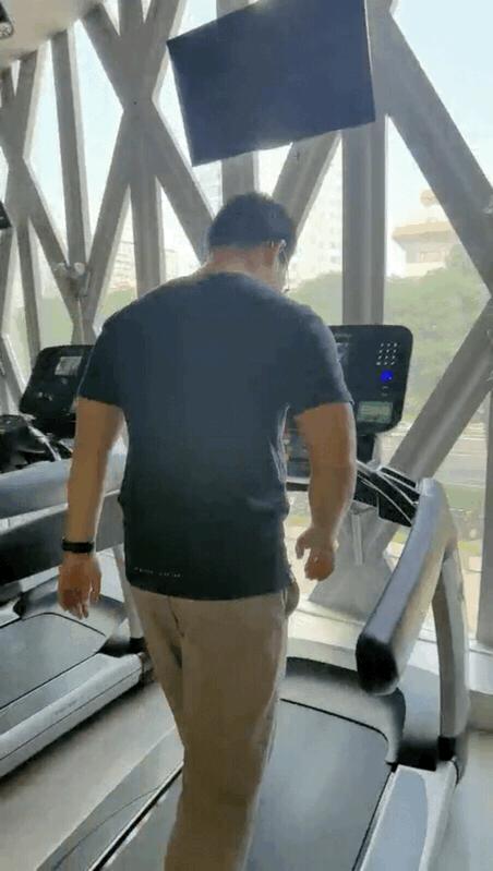 成人肋骨外翻危害,为什么会肋骨外翻出大包