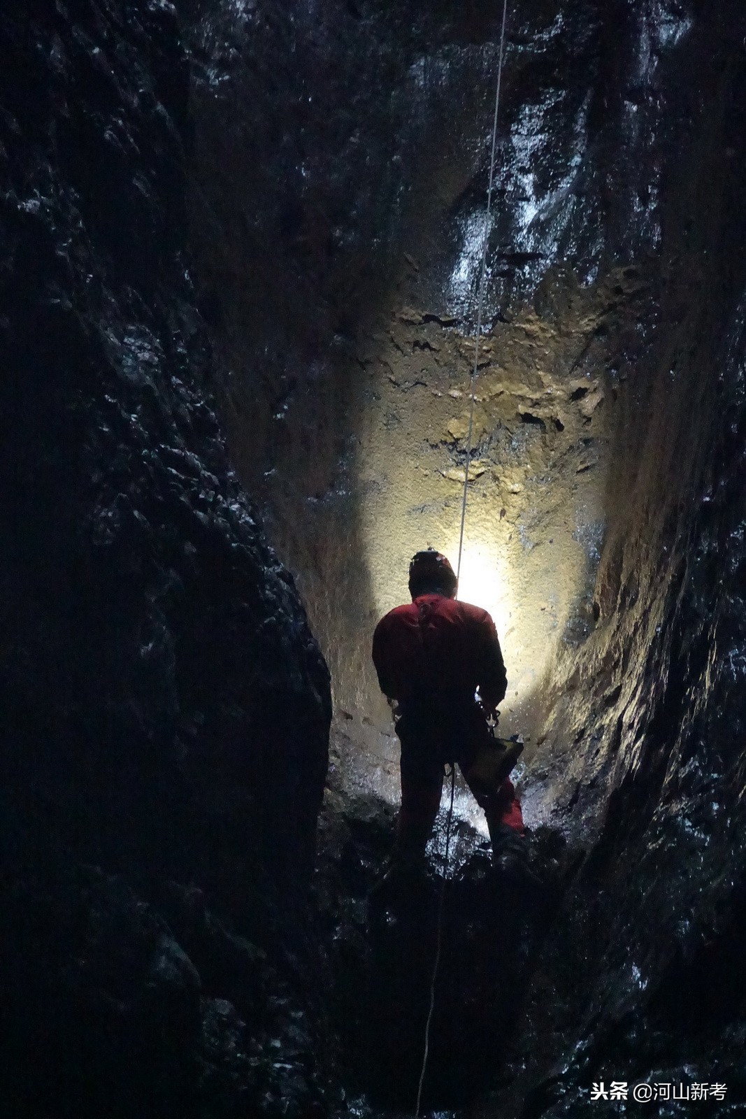 探险中国天坑视频,专家探险贵州神秘天坑完整版视频