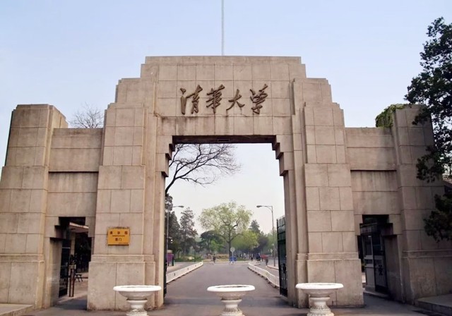 2001年，*镕基朱**告别清华演讲：做事不要落身后骂名