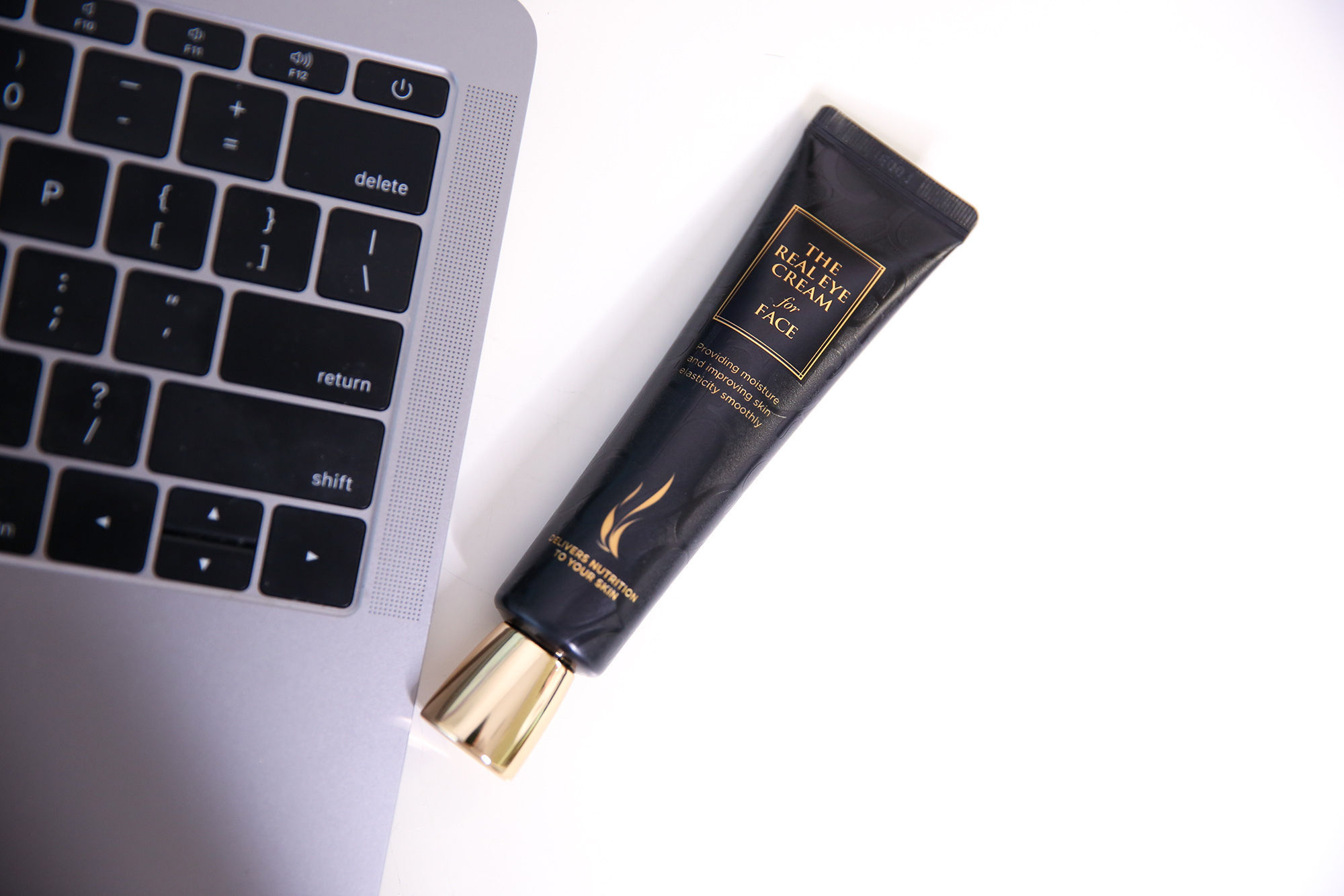 “空调肌”逆袭记,新年第一款万能充电眼霜!