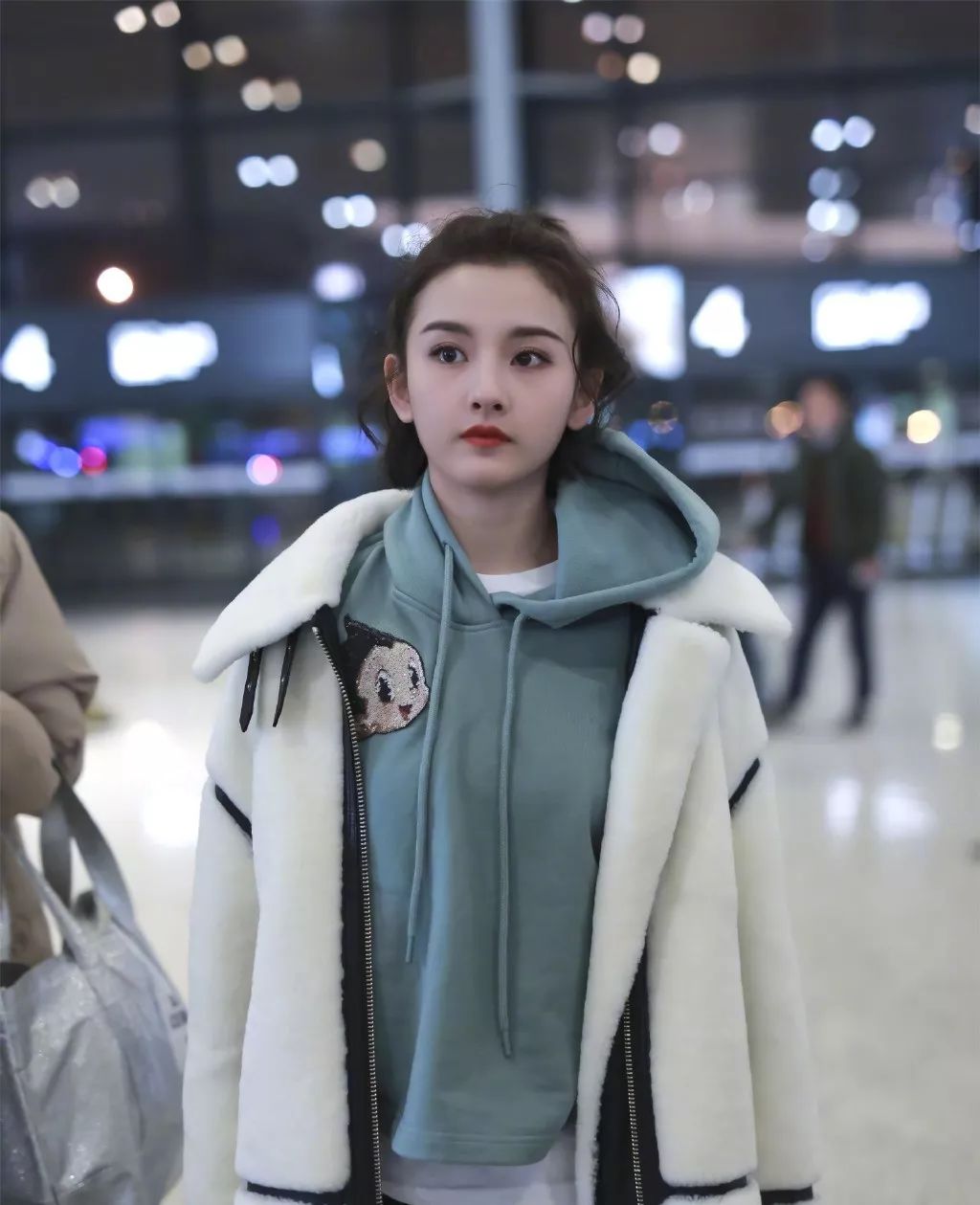 周洁琼穿砂糖匡威鞋,周洁琼鞋