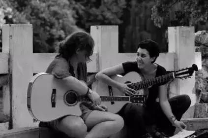 学吉他100个技巧,学吉他最简单4种和弦