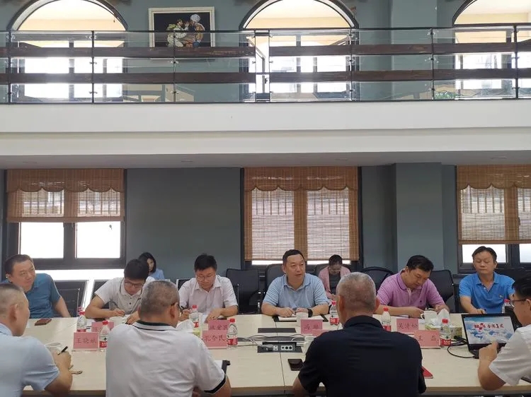 美兰统筹推进海口湾畅通工程二期建设和西溪里商业街氛围提升工作