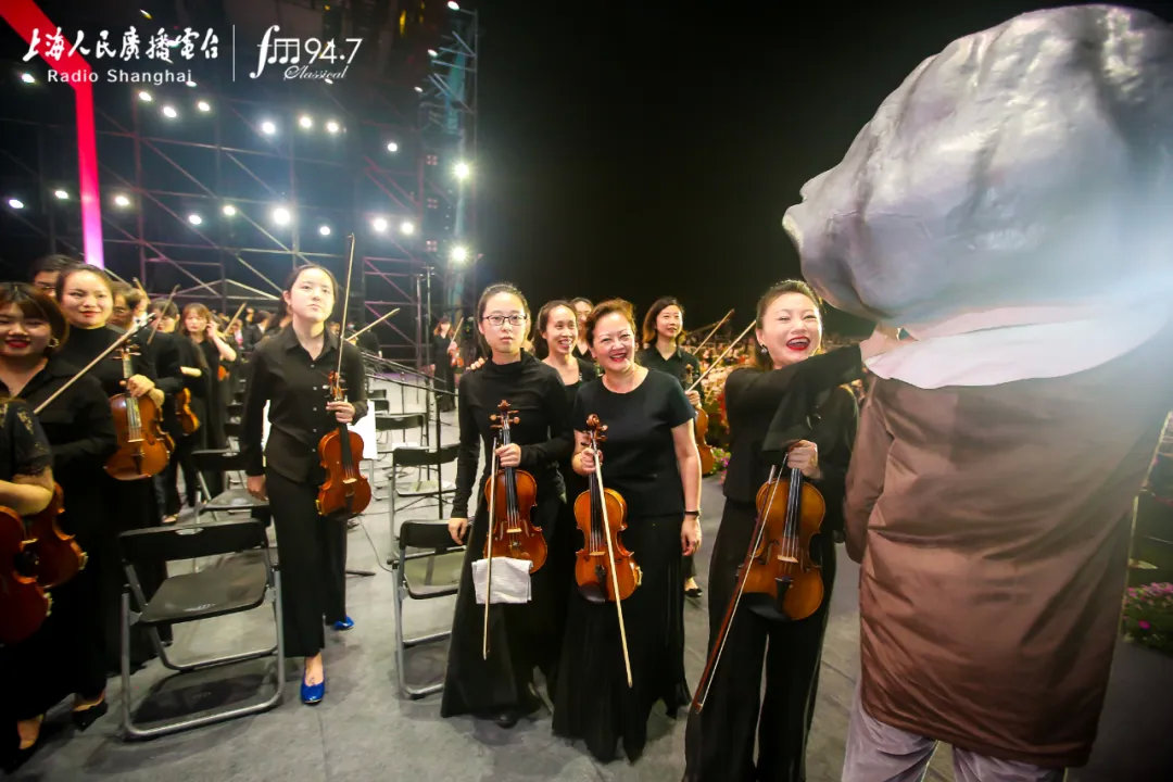 艺术赋能品质生活，提振城市消费信心。经典947辰山草地广播音乐节温暖收官