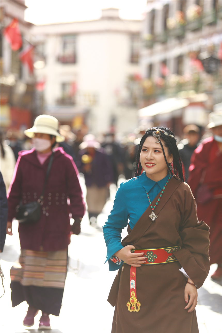 西藏布达拉宫攻略自由行,情侣藏服写真拉萨布达拉宫