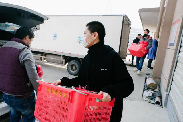 武汉90后女店长“洁哥”的一天:忙碌,是一种特殊的幸福