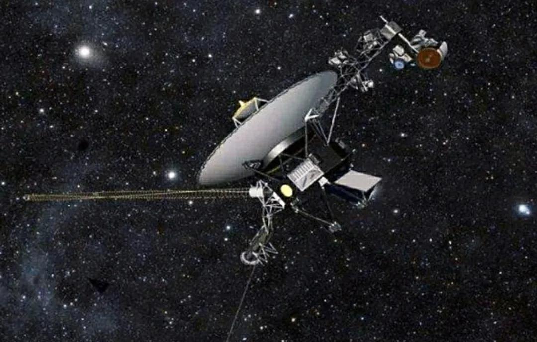 美国旅行者1号,旅行者1号何时与地球失联