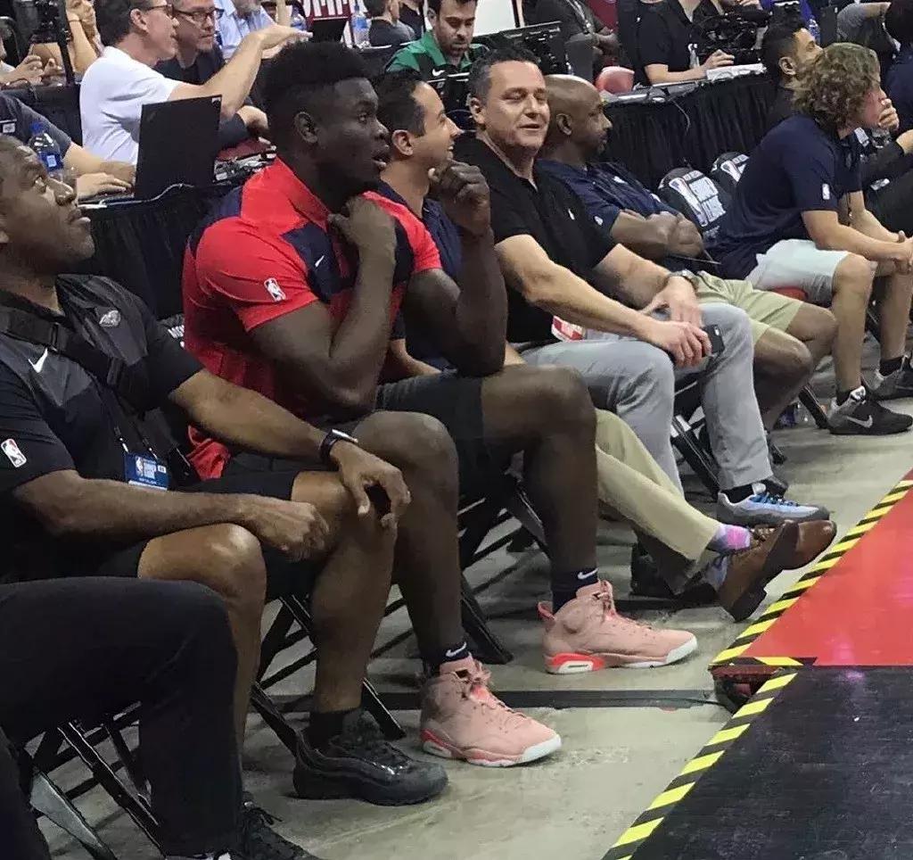 NBA球员今日上脚：詹姆斯穿纪梵希联名款，字母哥一代MVP配色