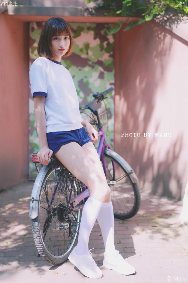 满满的青春活力少年写真,牛仔短裤校园写真