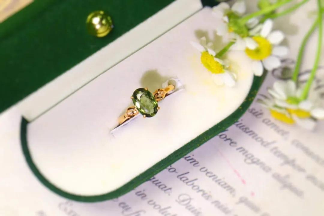 如何体现女王范,女性一定要有超显气质的珠宝