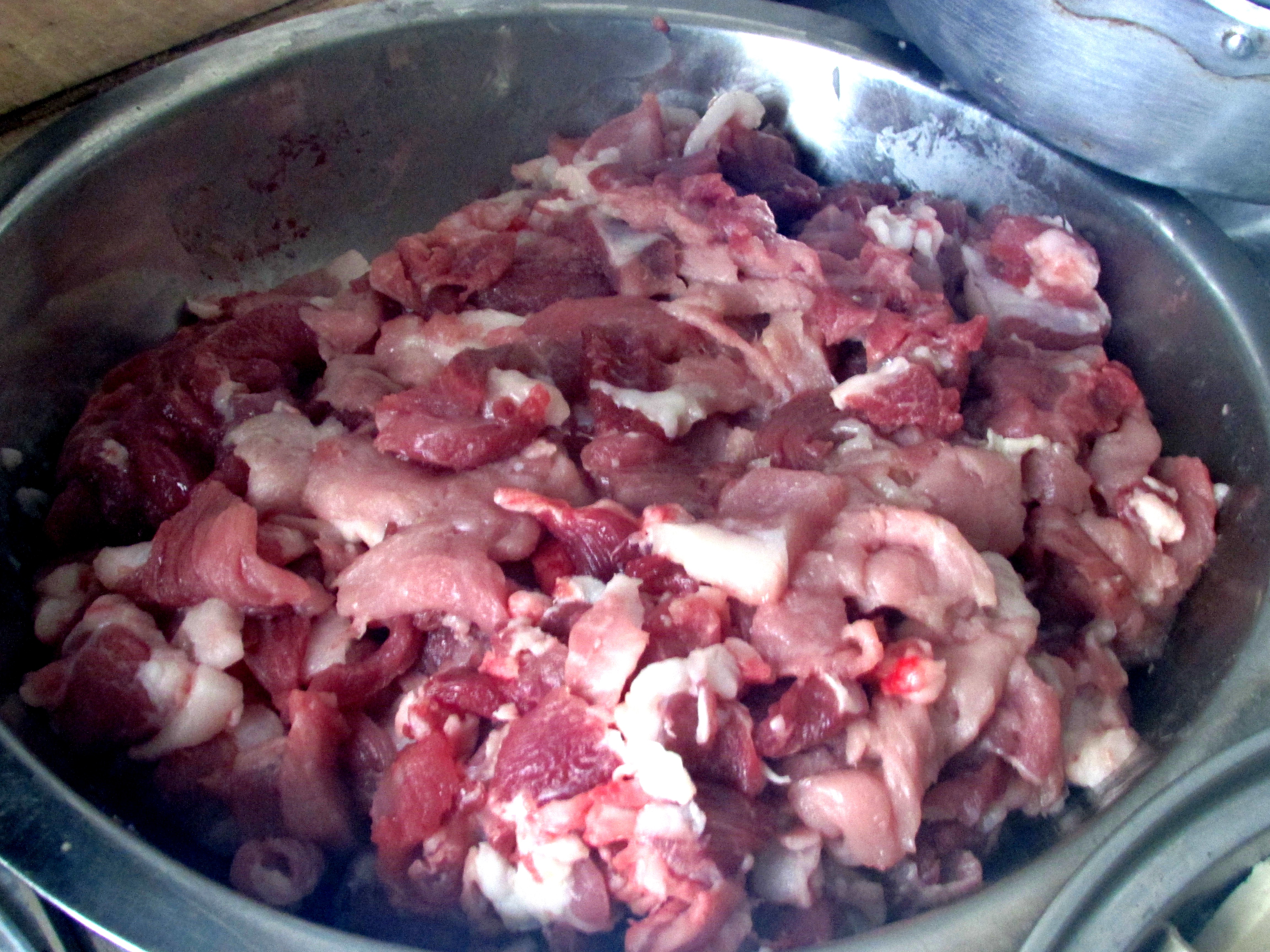 东北杀年猪来吃猪肉,老东北杀年猪