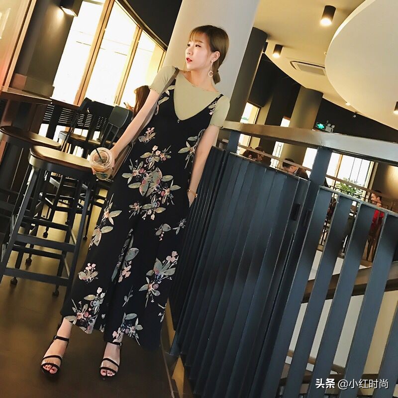 春夏碎花单品怎么搭配衣服,小碎花的正确搭配尽显少女气质