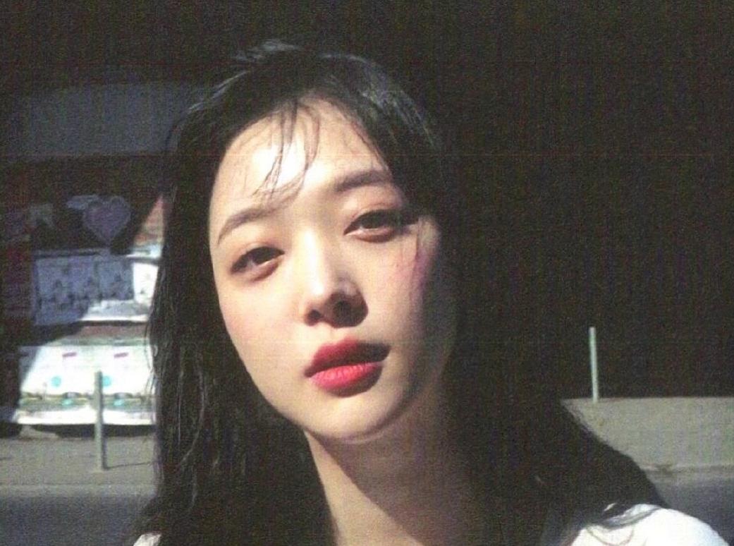 fx宋茜雪莉回归采访,fx组合宋茜从中国回去韩国看雪莉