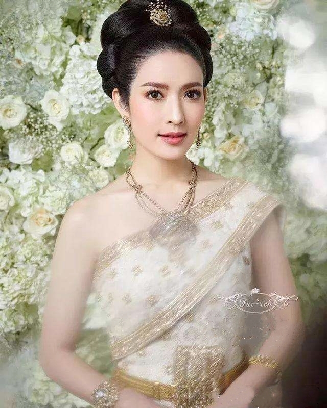 一定要试试的绝美泰国服饰,泰国女明星传统服饰