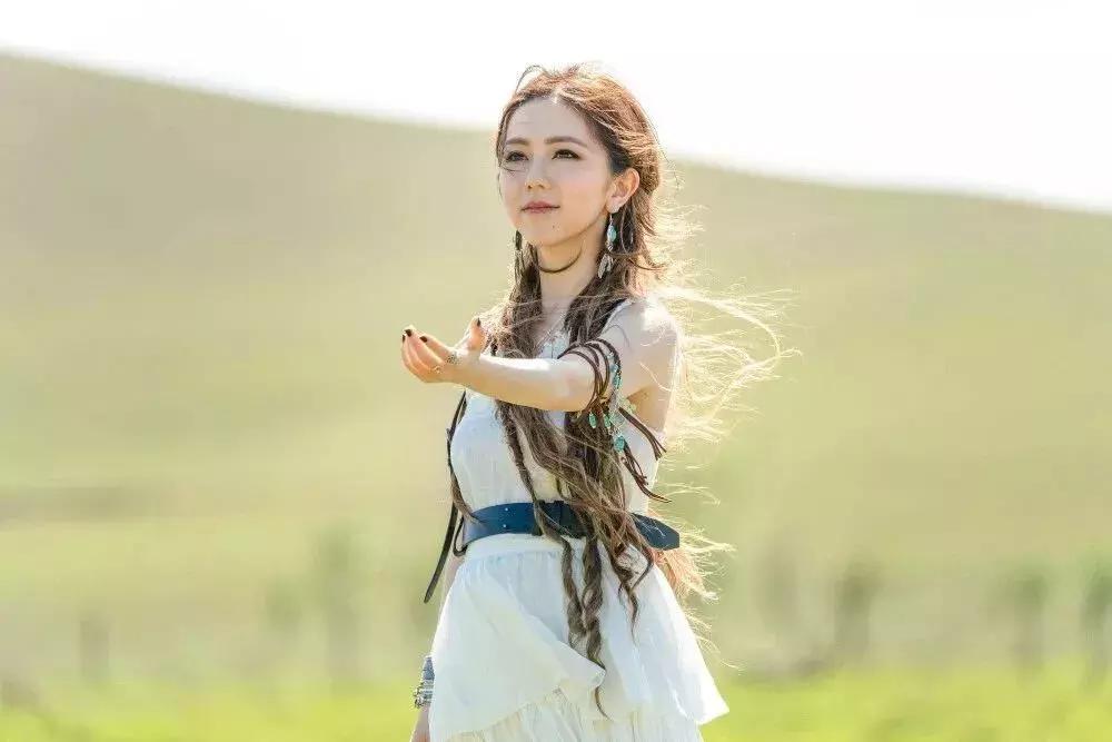 说“我的歌都有爆的潜力”的邓紫棋，才不是一个没有故事的女同学