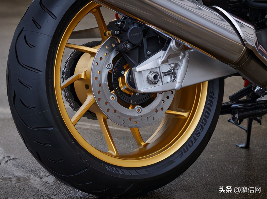 鏈敯澶嶅彜cb1300鍏ㄦ柊浠锋牸,鏈敯琛楄溅cb1300