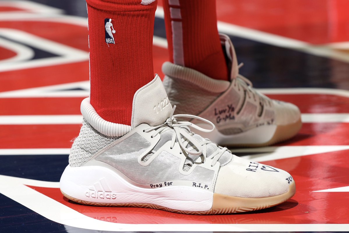 利拉德8新配色发布,利拉德8代适合扁平足吗