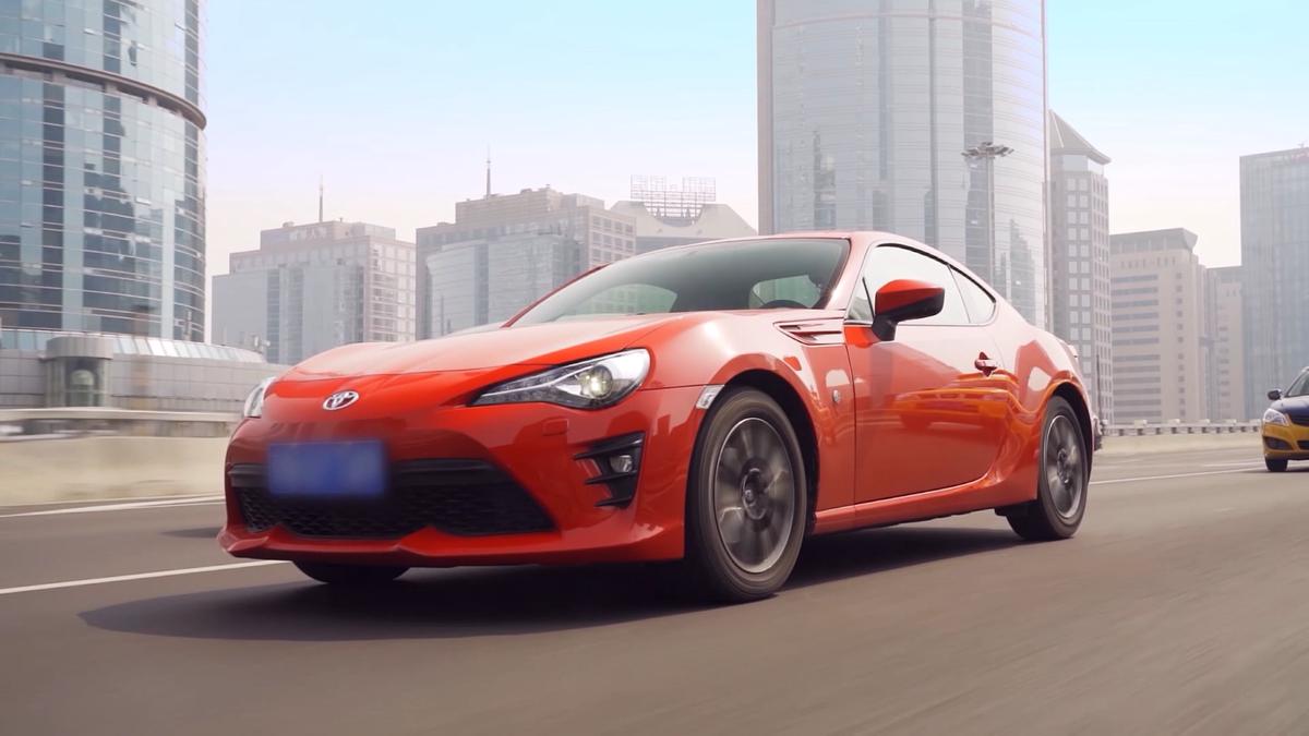 丰田跑车86深度体验,丰田ae86漂移