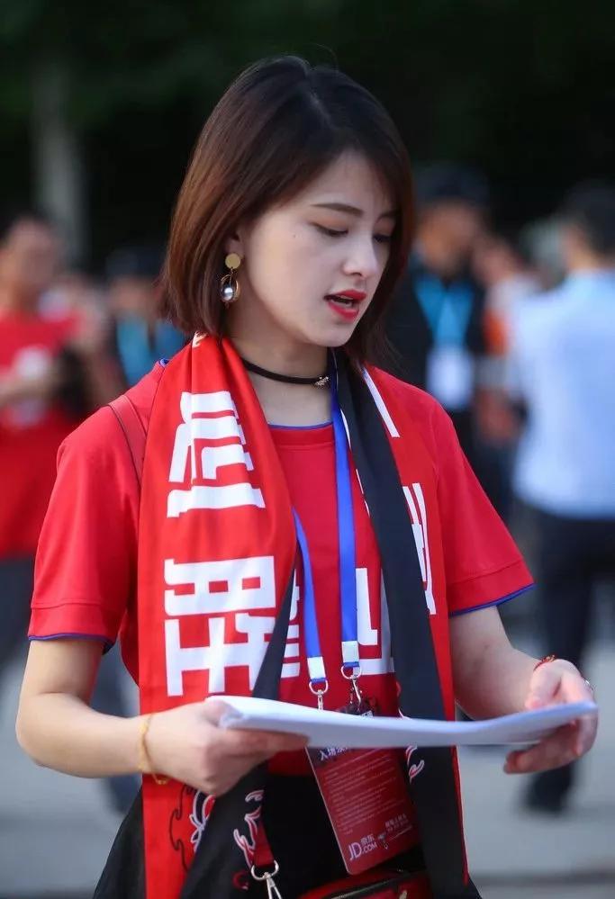 中超美女球迷图片大全,中超看台倩影