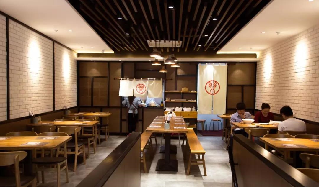 生意冷清的面馆，通过几个简单的方案起死回生，一个月净赚3万