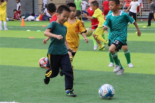 点亮山区少年足球梦全民钱包公益走进梅州