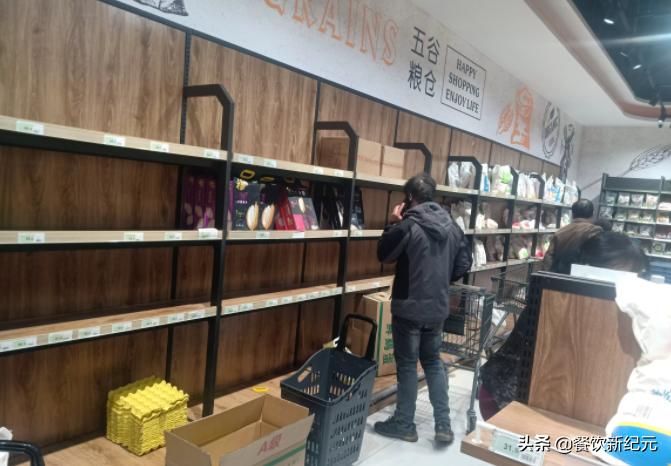 福州大爷大妈购买力爆发，老板无奈：不要互相伤害，不要买这么多