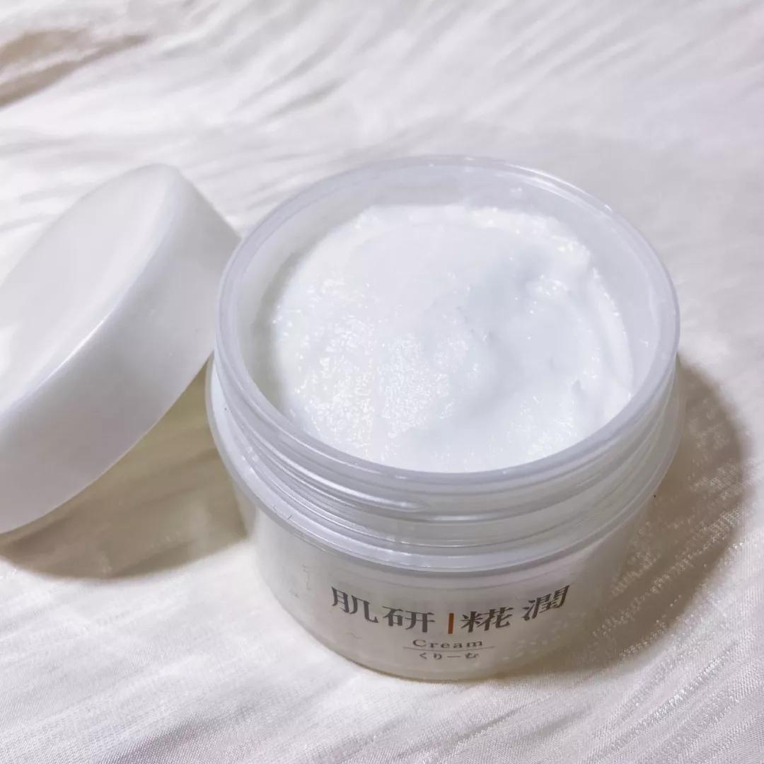 细纹已经开始向你宣战!赶紧pick好你的第一瓶抗初老产品