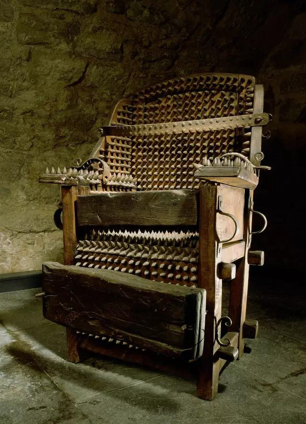 你知道哪些酷刑?盘点古代西方的残酷刑罚。细思极恐