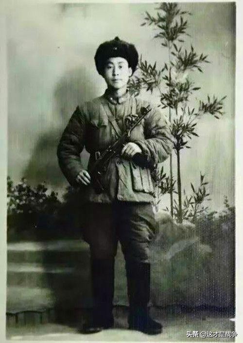 半夜，突然两声枪响，把我们吓醒了，老兵悄悄问我*弹子**上膛了没有