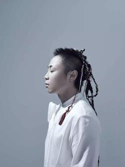 一首适合一个人静静聆听的歌,10首适合一个人听的歌