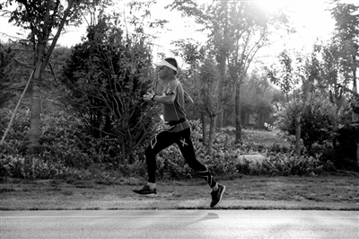 跑狐周记|1:59:40基普乔格成功破2!Kosgei破女子世界纪录