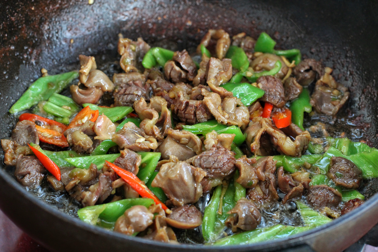 炒鸡胗的正确方法视频,鸡胗花刀刀工切法大全视频