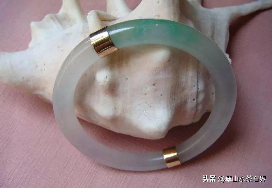 翡翠手镯取不下来怎么弄成两半,翡翠手镯取不下来怎么砸