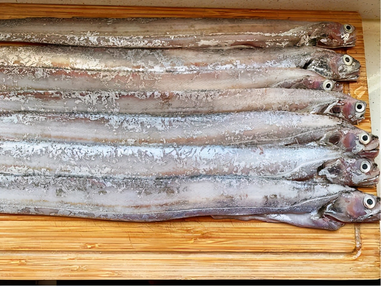 带鱼怎么煎才不粘锅不破皮,带鱼如何煎不粘锅