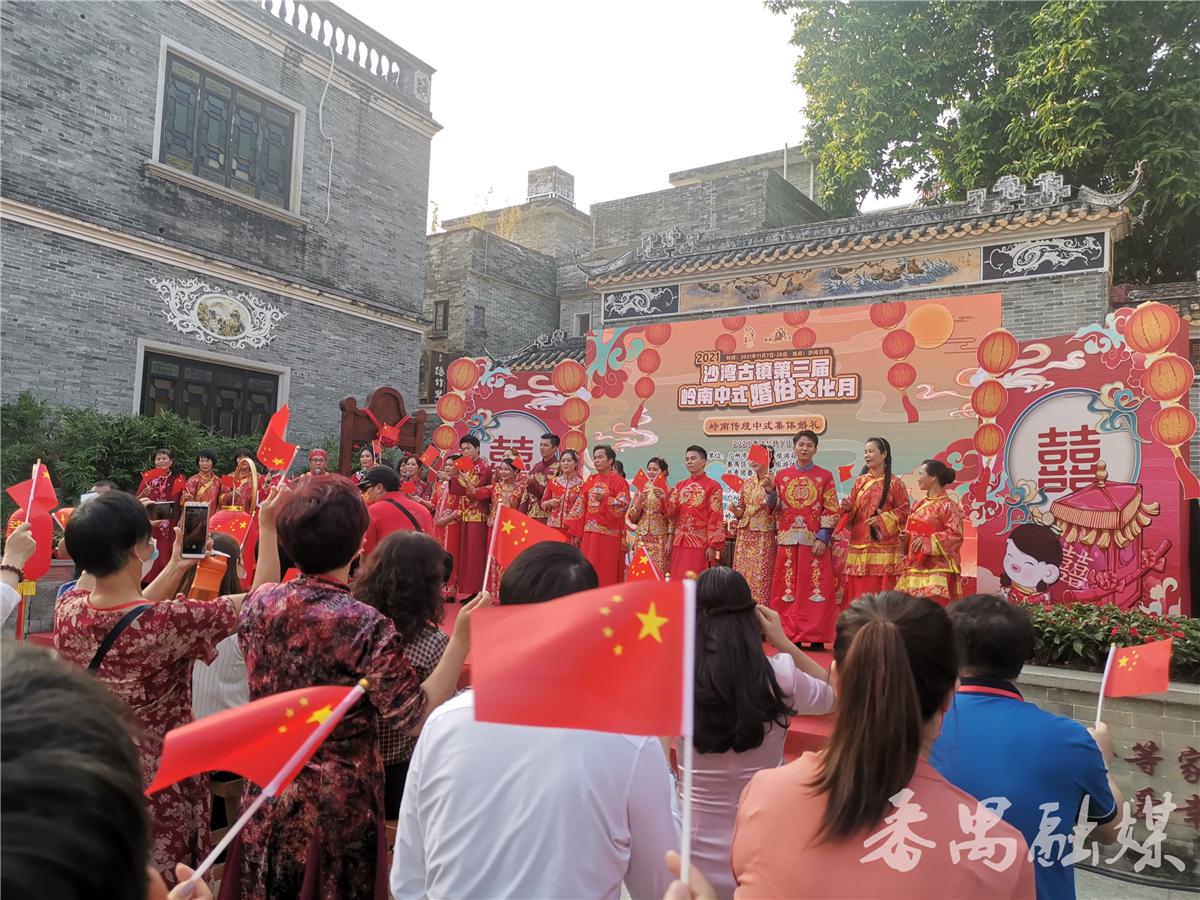 这场岭南传统中式集体婚礼让游客大饱眼福/番禺沙湾古镇举行第三届岭南中式婚俗文化月系列活动