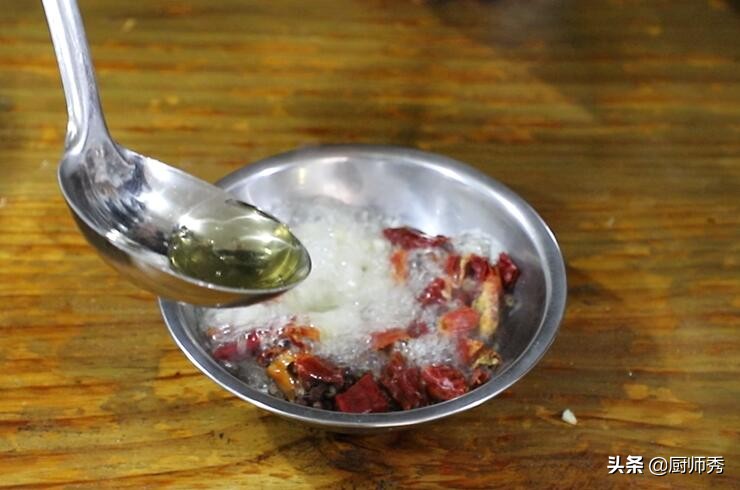 家常土豆丝的做法酸辣土豆丝,酸辣脆爽可口的土豆丝做法