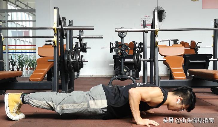 不会做俯卧撑的怎么练,俯卧撑做不了10个怎么练胸肌