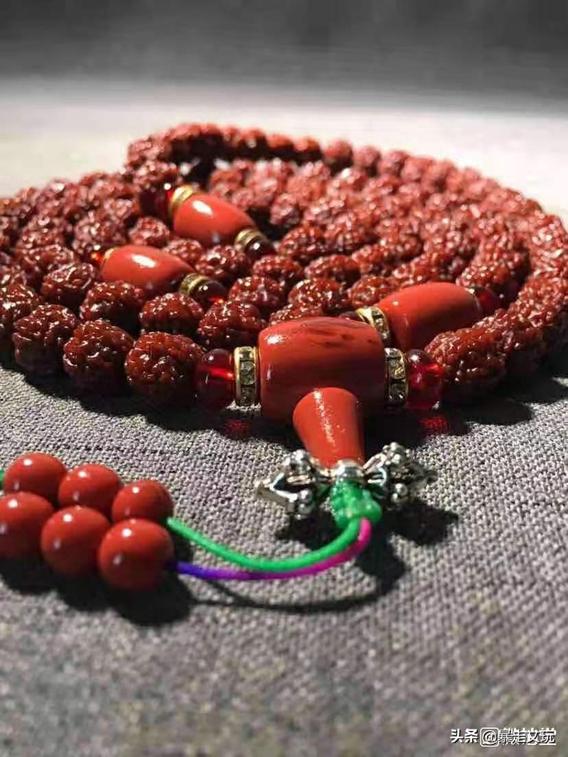 金刚菩提手串发黑怎么回事,金刚菩提子盘玩后颜色发黑