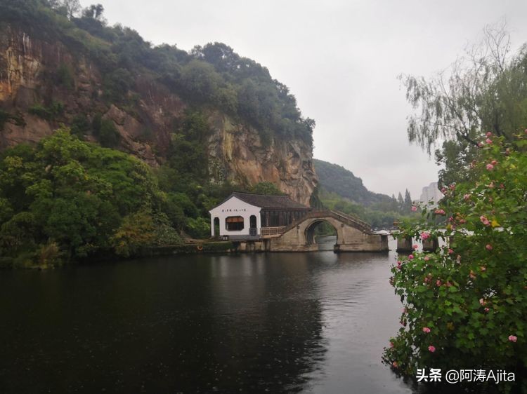 勿谓湖小，天在其中：绍兴东湖