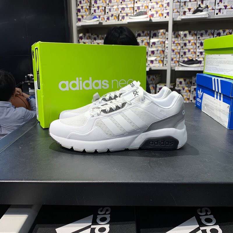 怎么判断adidas的鞋子真假,adidas分辨真假外套