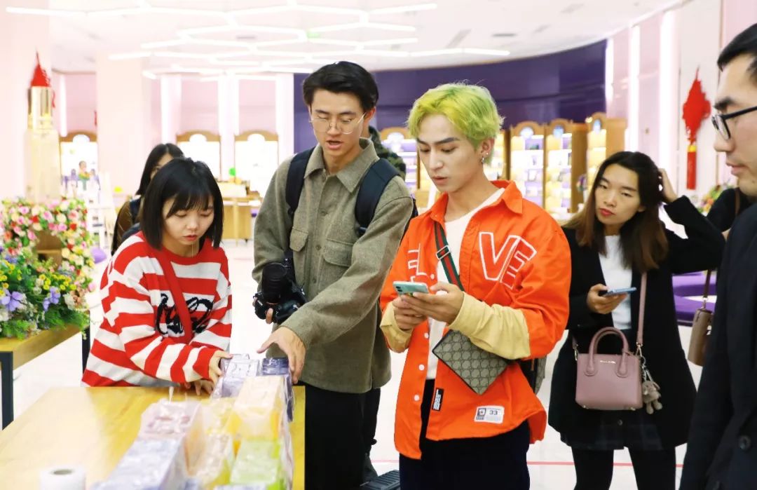 look缃戠孩,look鍝ュ摜