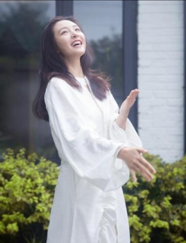 吴倩吊带连衣裙,吴倩裙装穿搭