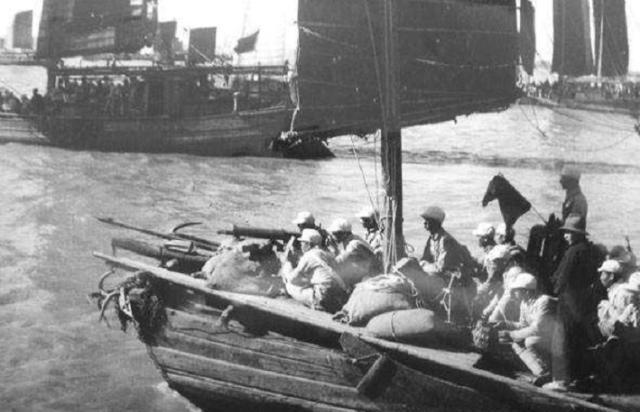 我军炮轰英军舰船完整版,解放军对英国军舰炮轰