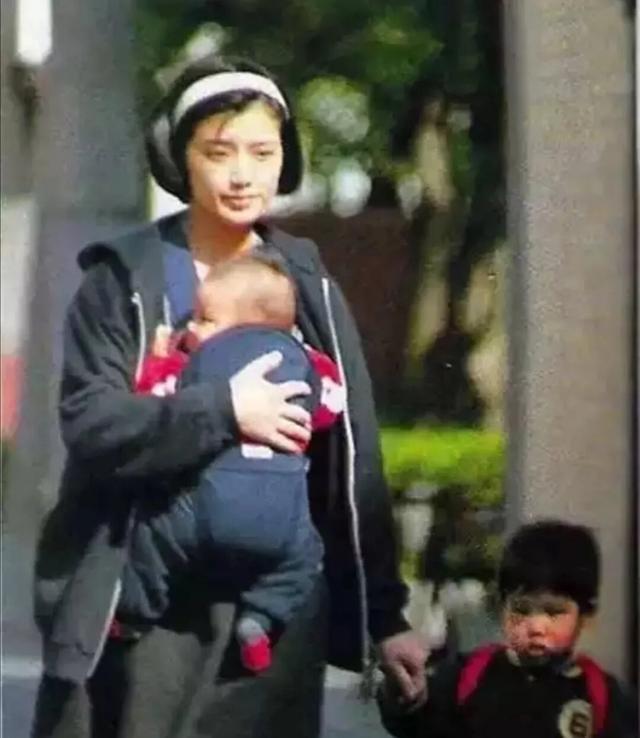 山口百惠和她的两个儿子,山口百惠21岁1980年隐退纪录