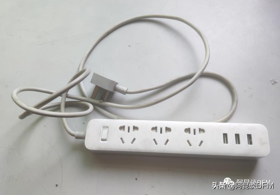 拆解小米插板,小米插座拆解评测