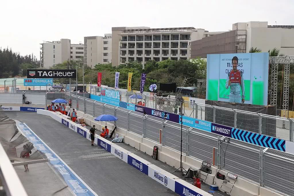 这车空间窄、没空调，只能躺着开，为啥一群男人都想开？