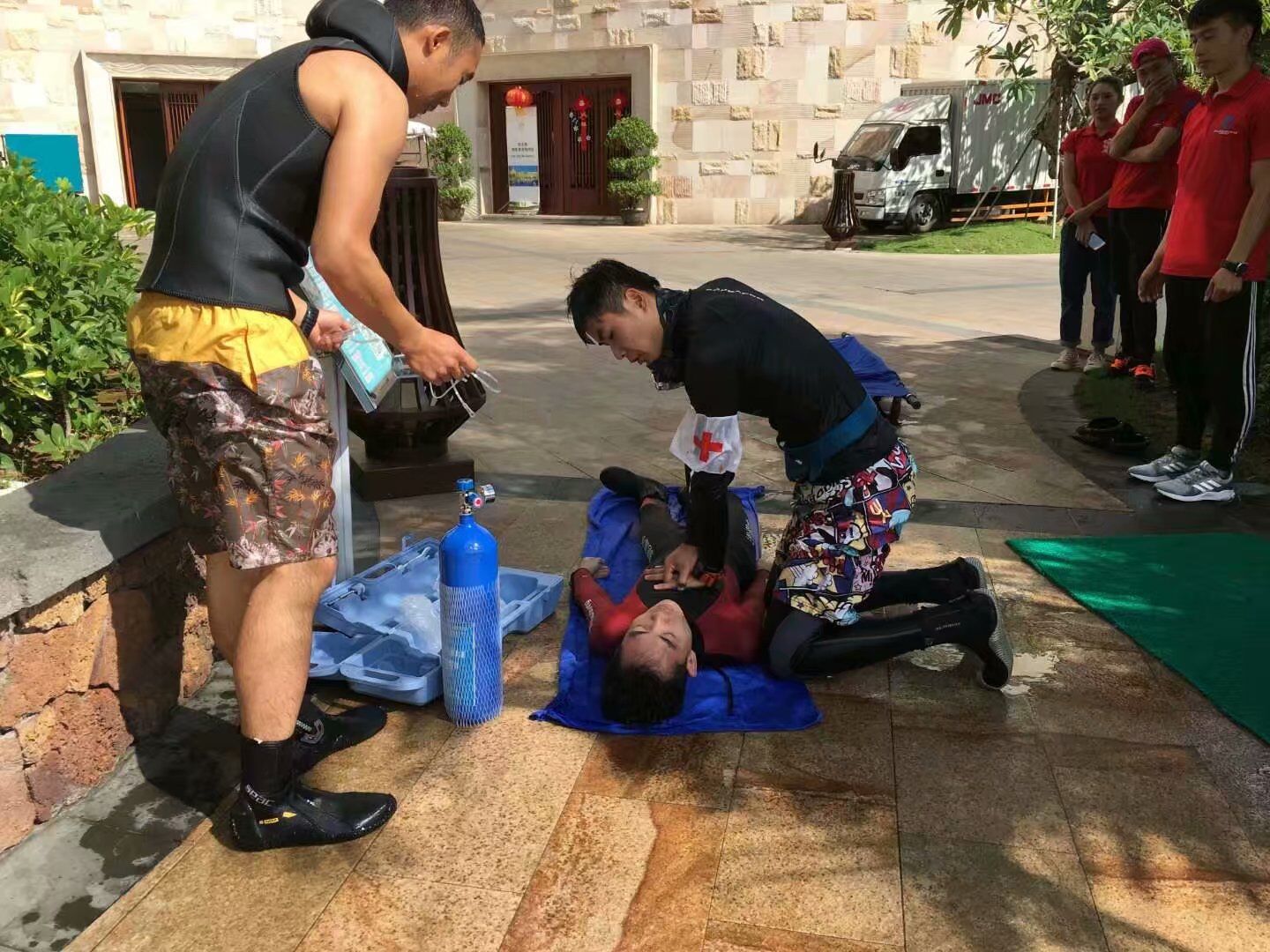 在三亚潜水需要带什么,在三亚玩潜水哪里好玩